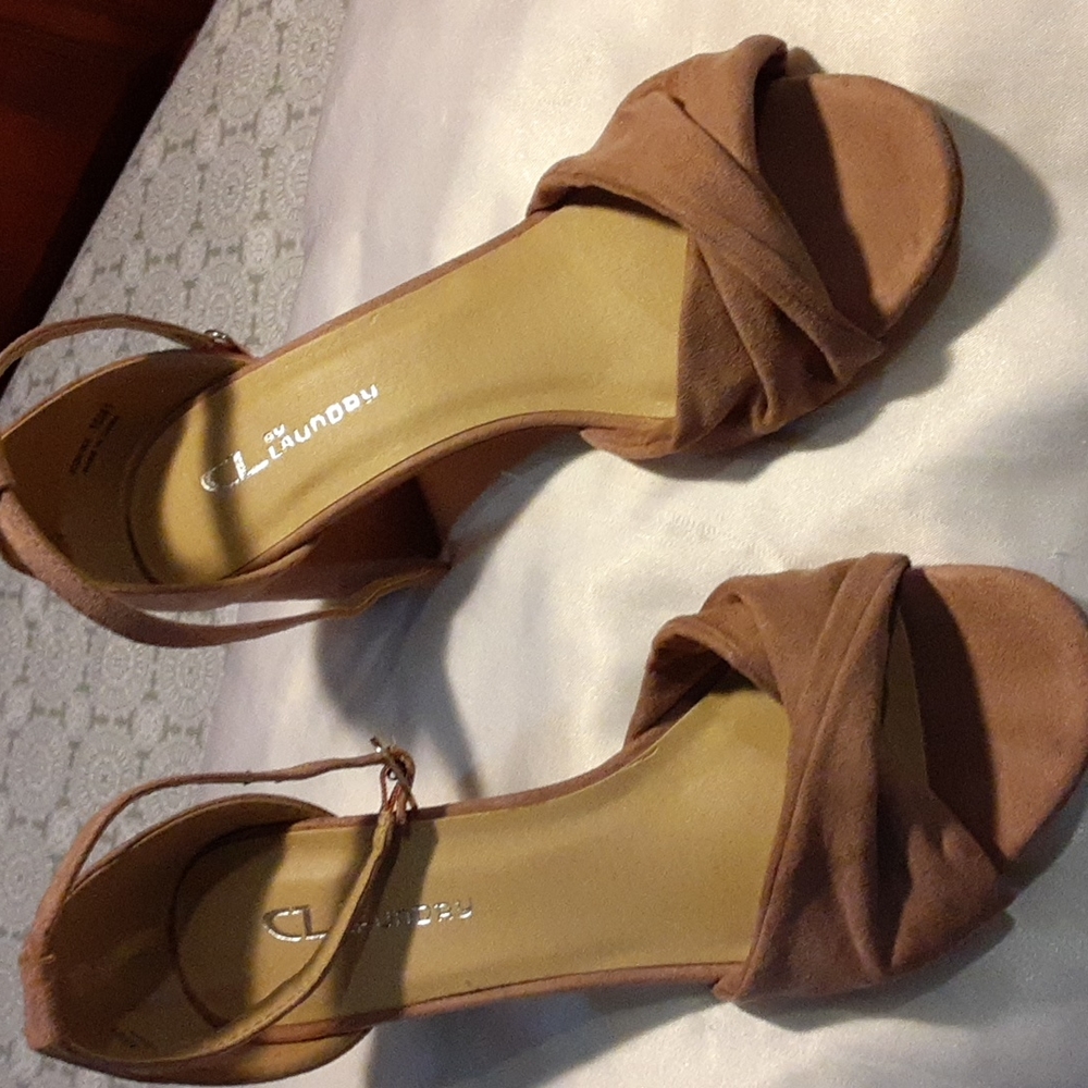 Women's shoes